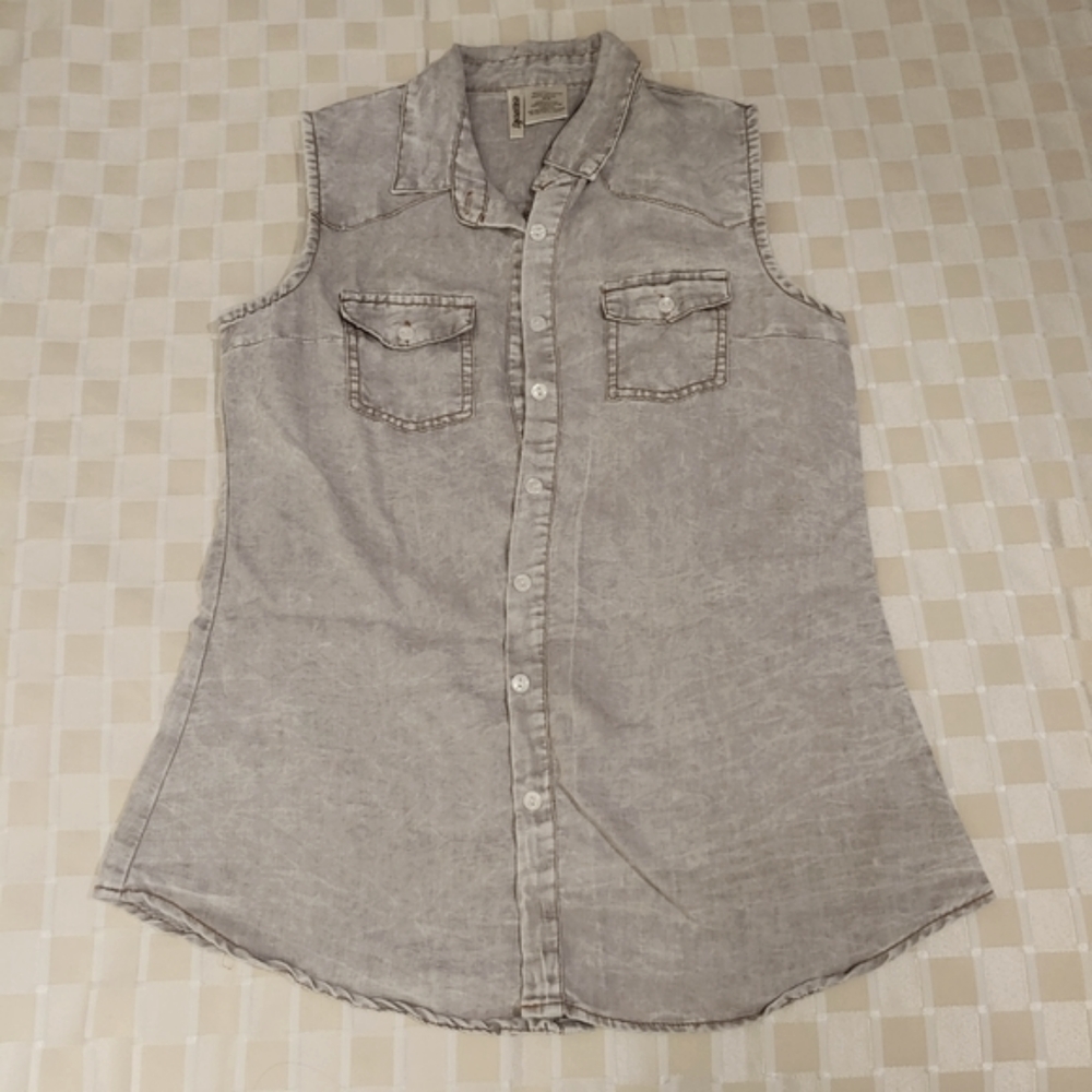 Passport Grey Button-Up Sleeveless Women Top Size M